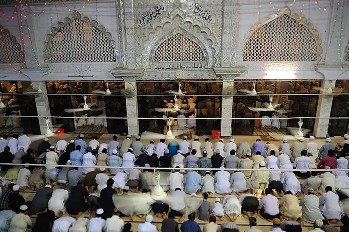 ملک بھر میں رحمتوں، برکتوں اور مغفرت کی رات شبِ برات پر خصوصی عبادات کا اہتمام