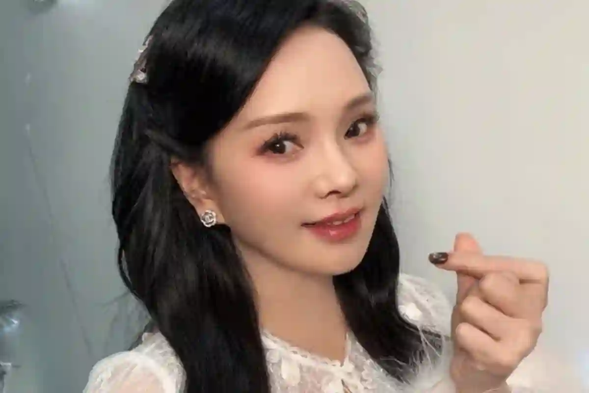 تصویر میں موجود اس خاتون کی اصل عمر آپ کو حیران کر دے گی