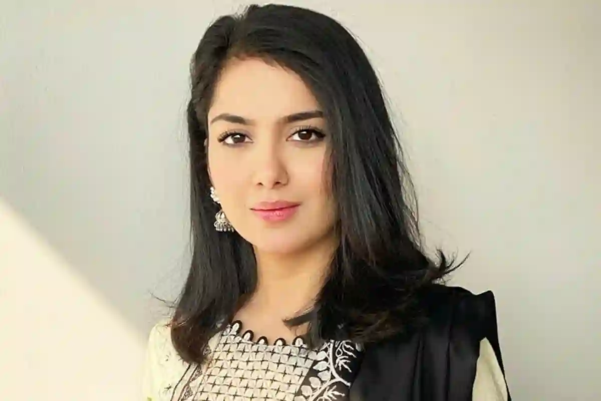 طوبیٰ انور نے برطانیہ میں نیا آئی فون چوری ہونے کی تفصیلات بتادیں