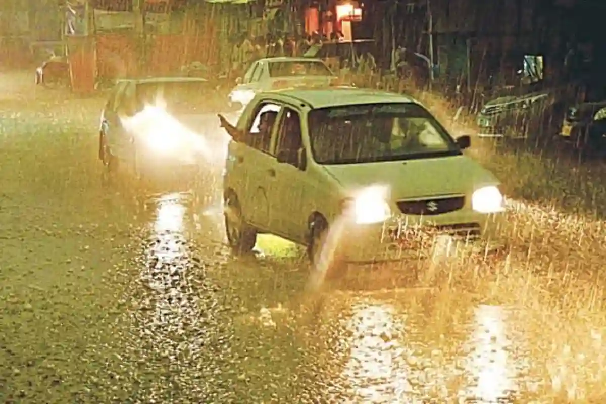 کراچی والے تیاری کرلیں!!! گرج چمک کیساتھ بارش کی پیشگوئی