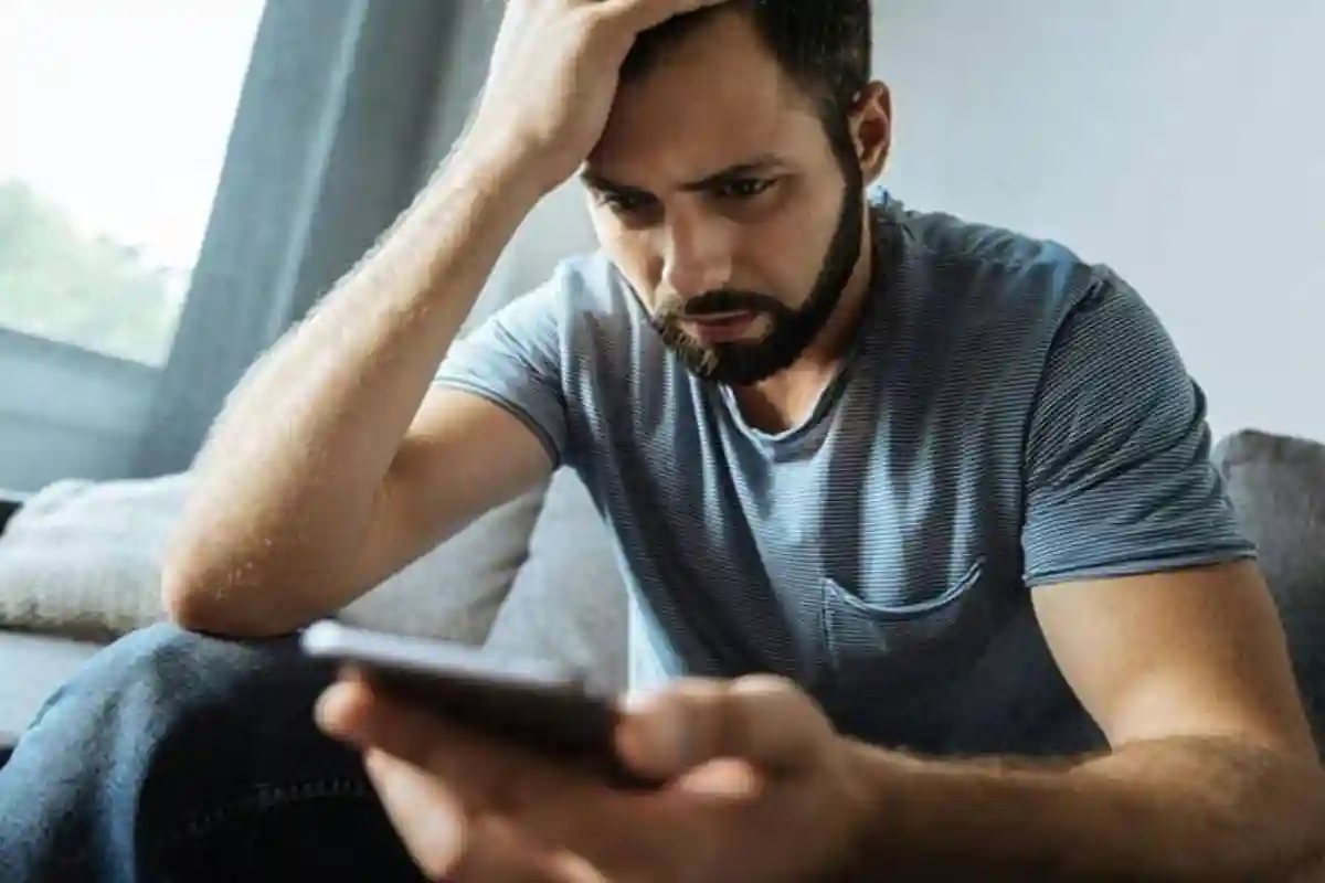 کیا آپ کا بھی اسمارٹ فون اکثر ہینگ ہو جاتا ہے؟ تو اس کی وجوہات اور ٹھیک کرنے کے طریقے جانیں