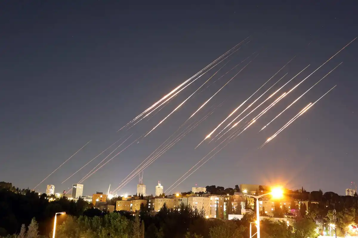 ایرانی حملوں کی 61ویں لہر، علی لاریجانی کی شہادت کا بدلہ، اسرائیل پر جدید میزائلوں کی بارش