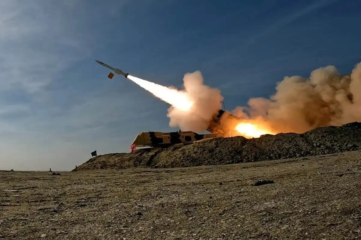 ایرانی حملوں کی 83 ویں لہر، اسرائیل کی تیل تنصیبات اور امریکی اڈوں پر نقصانات کی اطلاعات