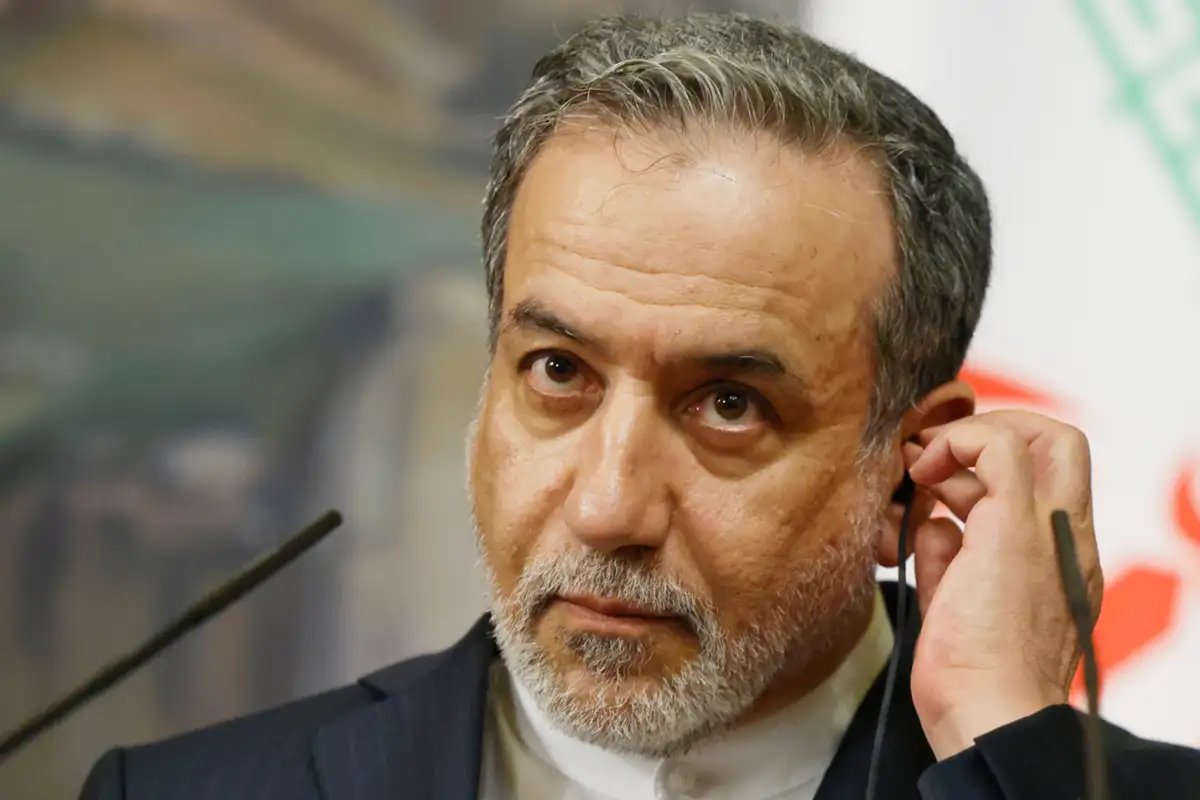 امریکہ نے ایرانی بحری جہاز کو نشانہ بنا کر جو مثال قائم کی ہے، اس پر پچھتائے گا : عباس عراقچی