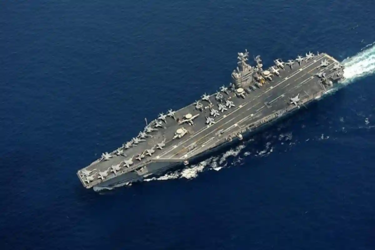 امریکی بحری بیڑے ابراہم لنکن پر ایران کا بیلسٹک میزائلوں سے حملہ