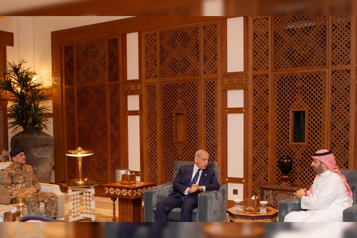 عاصم منیر کی جنگی لباس میں سعودی ولی عہد سے ملاقات، مکمل دفاعی یکجہتی کا عملی اظہار