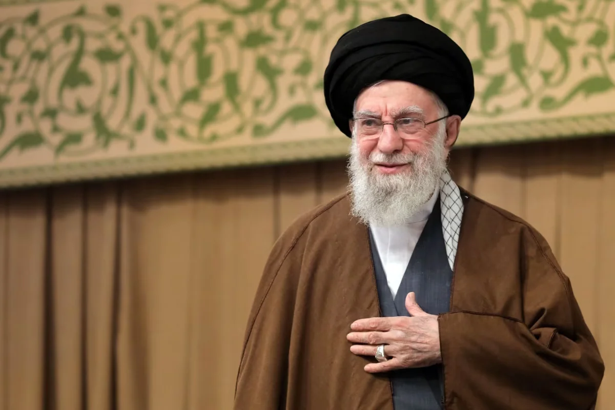 پہلے پوری قوم کو منتقل کرو، پھر میں جاؤں گا، شہید خامنہ ای کا بنکر میں جانے سے انکار