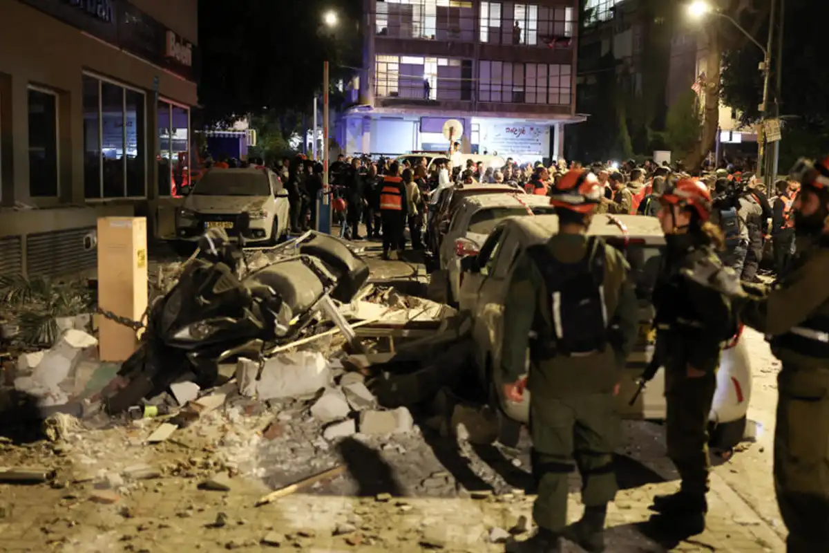 ایران کے کلسٹر میزائلوں نے تل ابیب کا دفاعی نظام توڑ دیا، دو اسرائیلی ہلاک