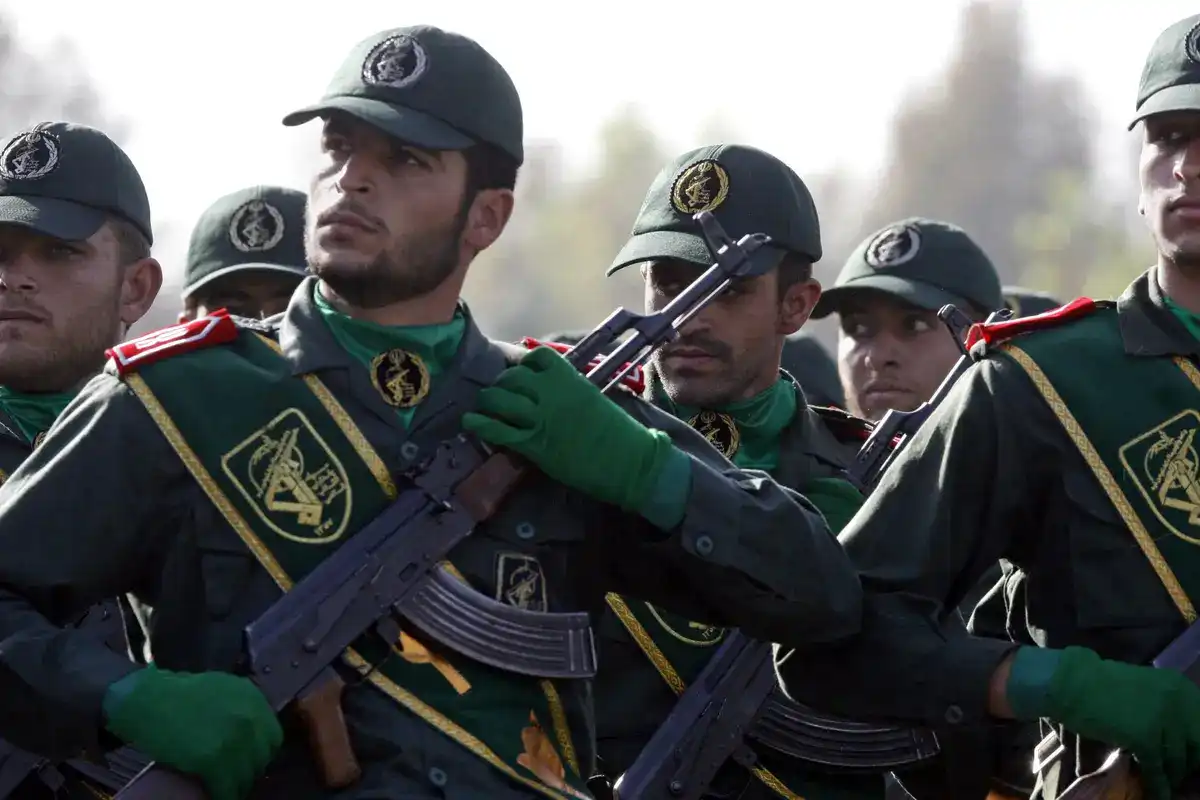 ایران کا اسرائیل کے 4 شہروں سمیت خلیجی ممالک میں امریکی ٹھکانوں پر بمباری کا دعویٰ