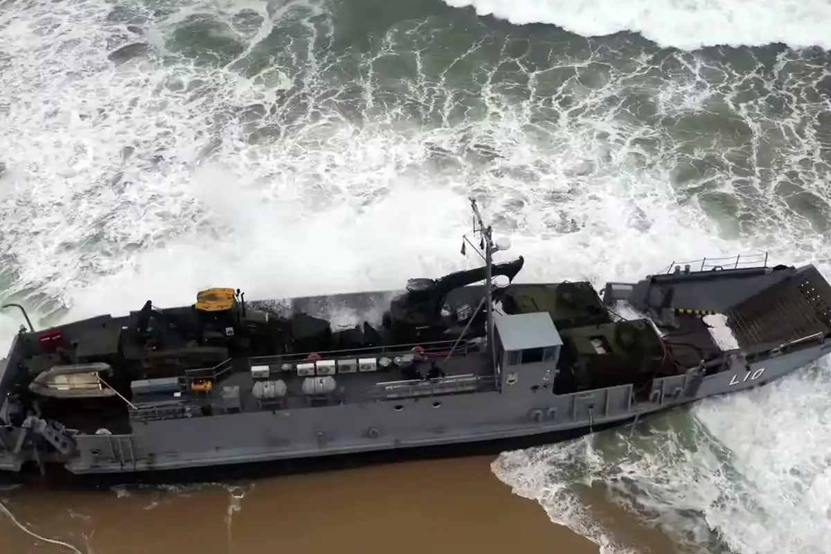 امریکہ کا ایران کی بارودی سرنگیں بچھانے والے معتدد بحری جہاز کو تباہ کرنے کا دعویٰ