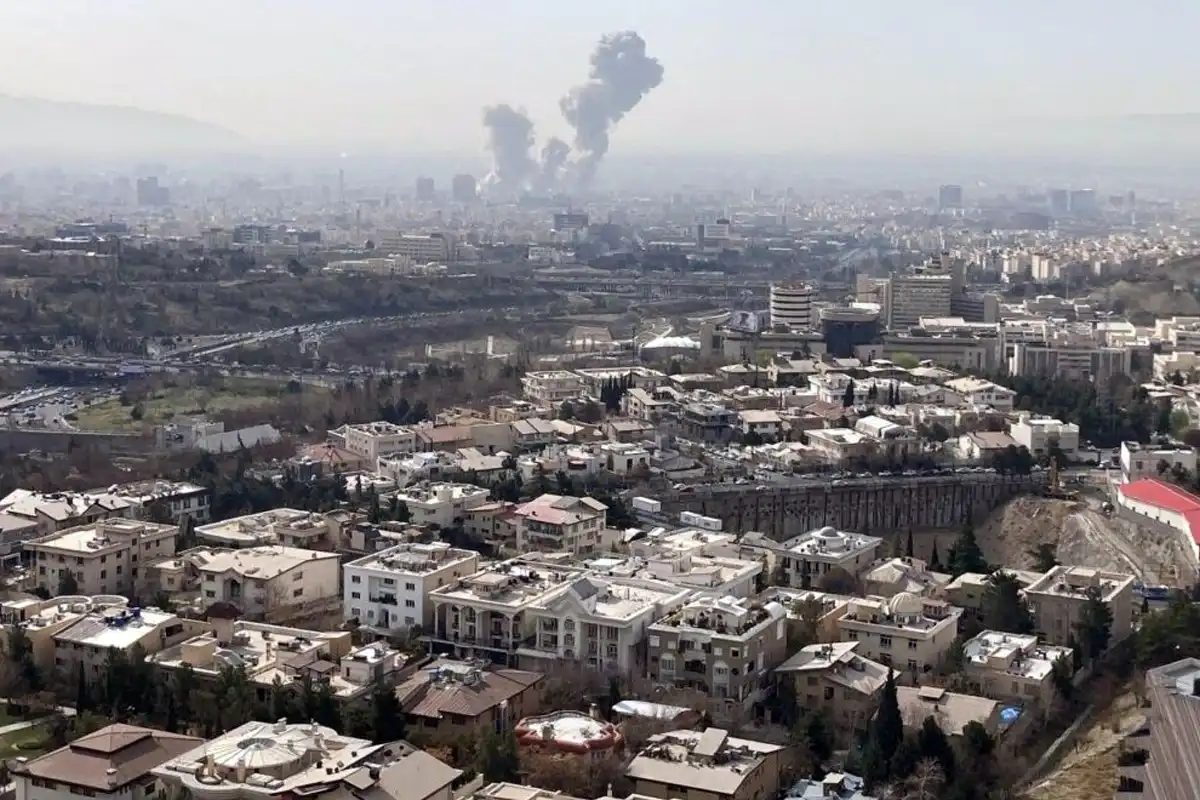 تہران کا نیلوفر چوک خون میں نہا گیا، 20 سے زائد افراد شہید