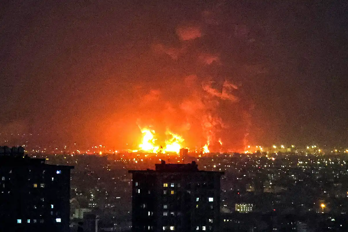 ایران میں تیل تنصیبات پر حملے کے باعث زہریلی بارش کا خطرہ