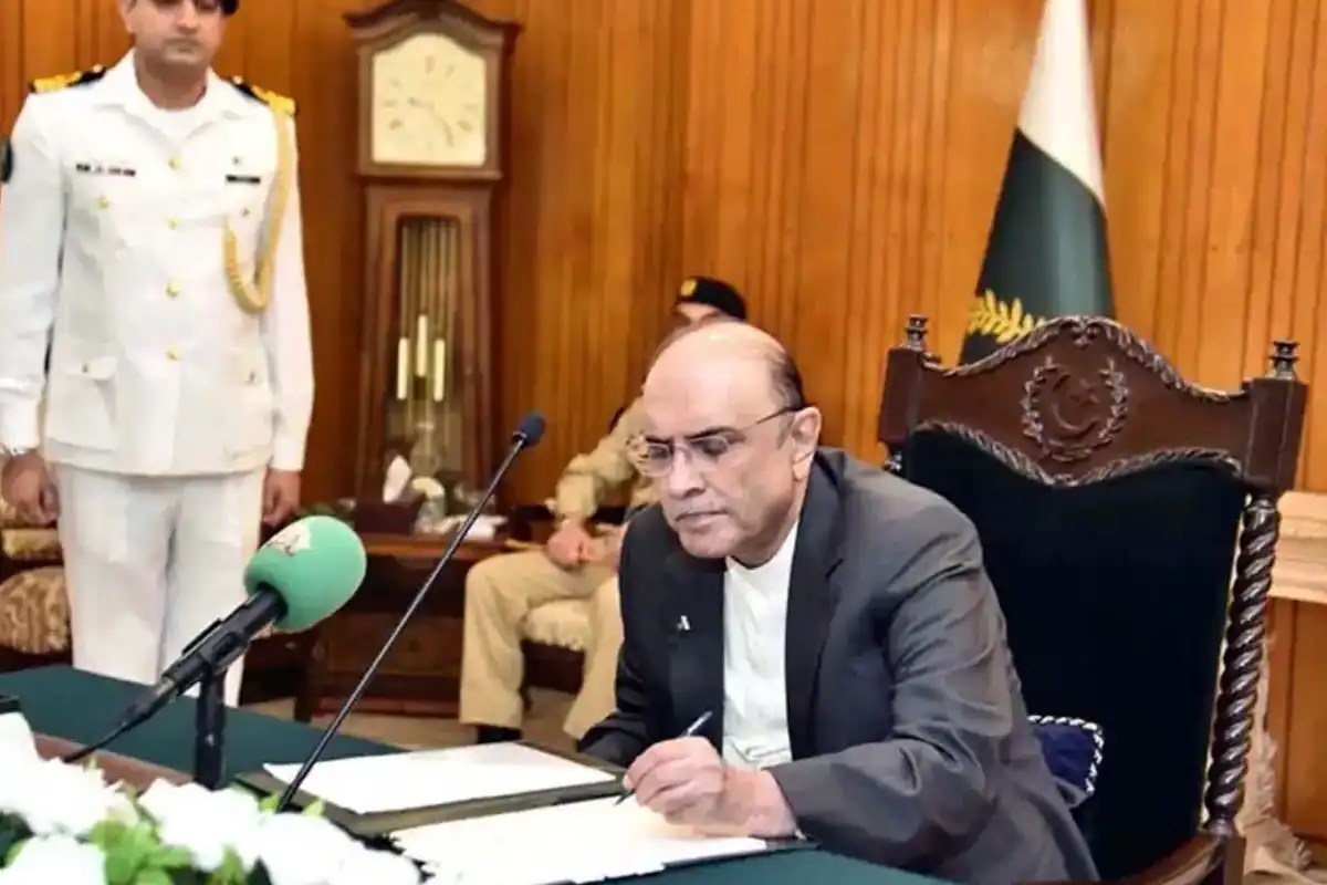 یومِ پاکستان کی مرکزی پریڈ منسوخ، صدر نے دستخط کردیئے