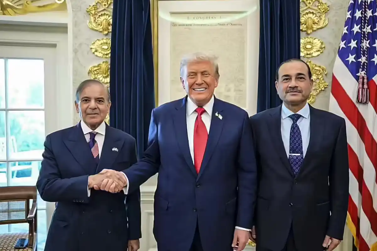 ایران اور امریکہ کے درمیان بیک چینل رابطوں میں پاکستان کا مرکزی کردار ہے، برطانوی اخبار