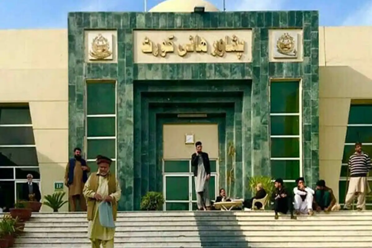 پشاور ہائیکورٹ کا اڑسٹھ افغان مہاجرین کو ضمانت پر رہا کرنے کا حکم جاری