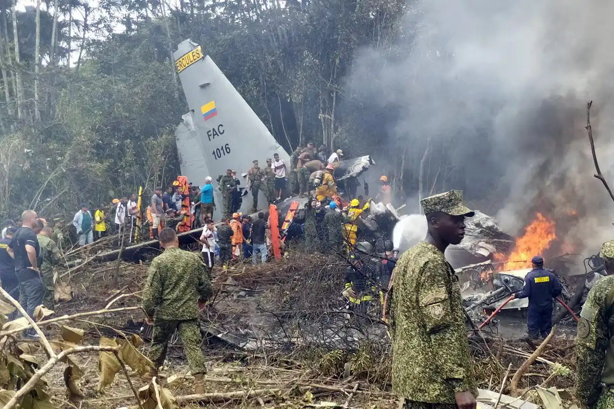 کولمبیا میں ٹیک آف کے فوراً بعد فوجی طیارے کو حادثہ، 66 فوجی و پولیس اہلکار ہلاک