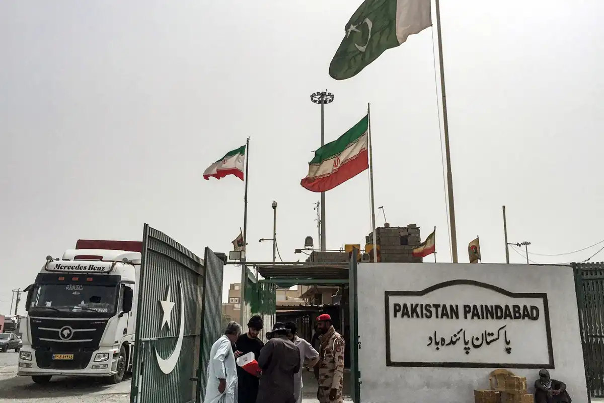 ایران میں پھنسے پاکستانی طلبہ کی واپسی کا سلسلہ جاری، غیر ملکی باشندے بھی شامل