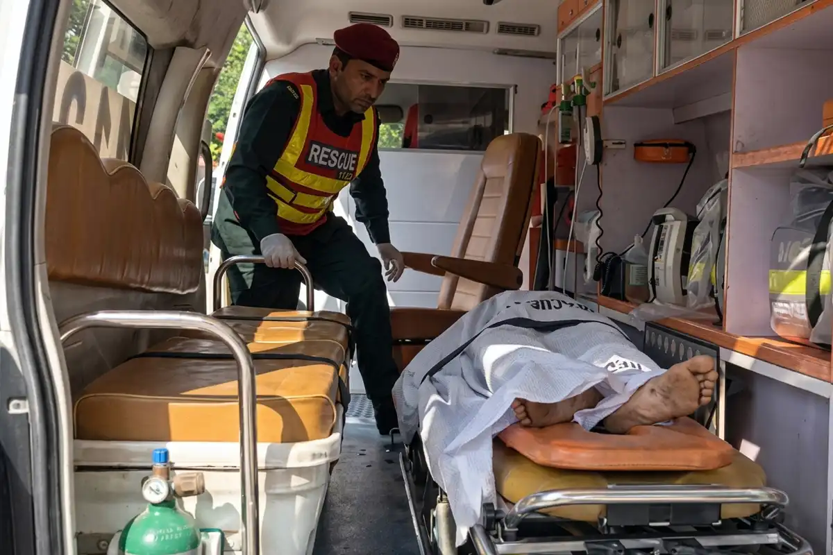 شجاع آباد فلائی اوور پر وین اور موٹر سائیکل میں تصادم، دو افراد جاں بحق