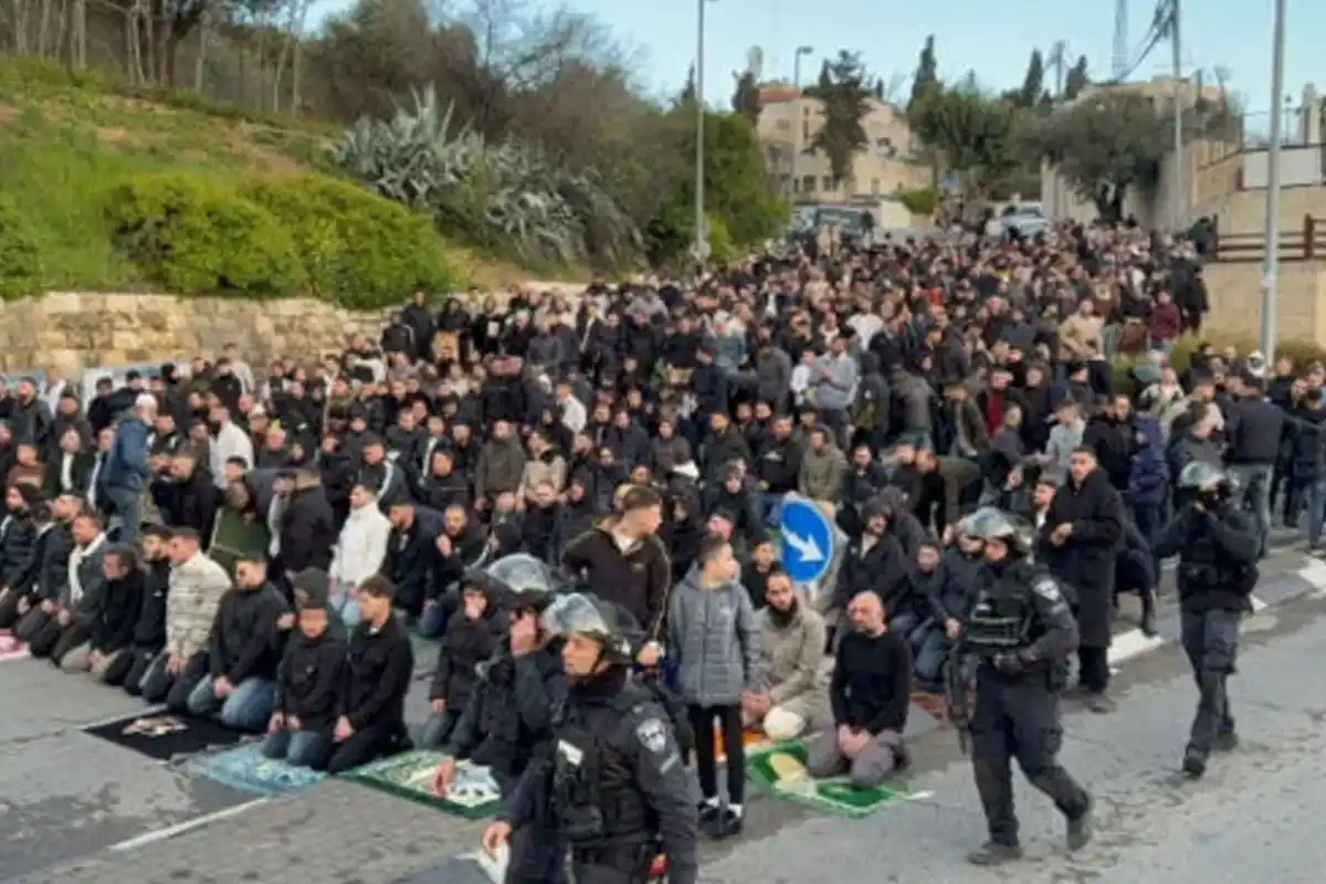 اسرائیل نے ظالمانہ اقدامات کی انتہا کردی، فلسطینیوں کو مسجد اقصیٰ میں نماز عید کی ادائیگی سے روک دیا