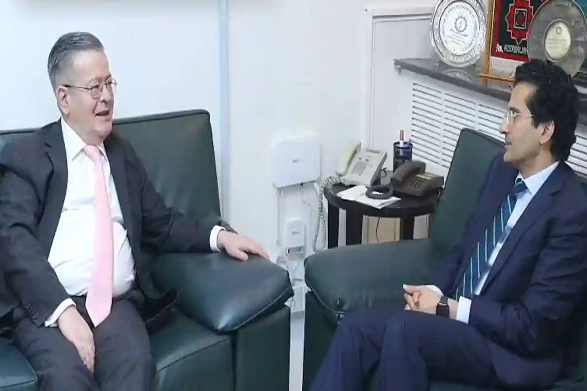 حکومت نے عوام پر بوجھ کم رکھنے کیلئے قیمتوں کا دباؤ خود برداشت کیا، وزیر پیٹرولیم