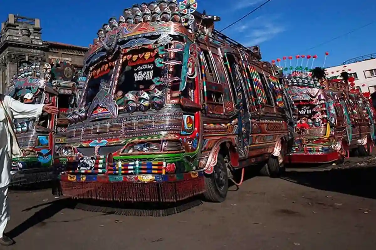 بسوں میں سفر کرنے والوں کیلئے خوشخبری؛ وزیر اعلیٰ سندھ کا بڑا اعلان