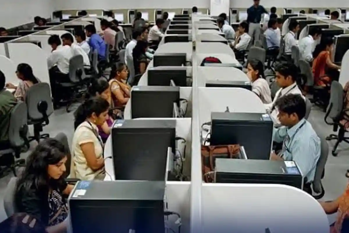 کال سینٹرز میں کام کرنے والوں کیلئے حکومت کا بڑا اعلان