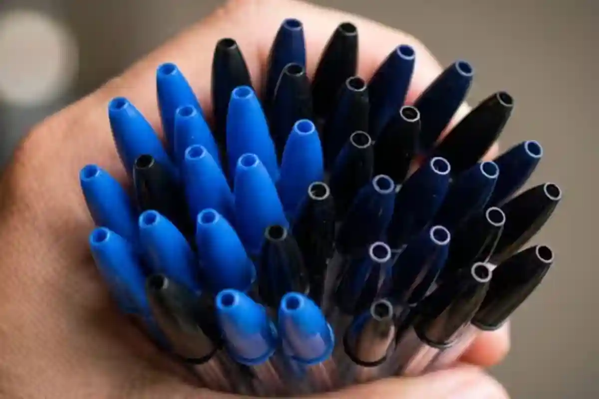 بال پوائنٹ پین کے ڈھکن میں سوراخ کیوں ہوتا ہے؟ دلچسپ وجہ سامنے آگئی