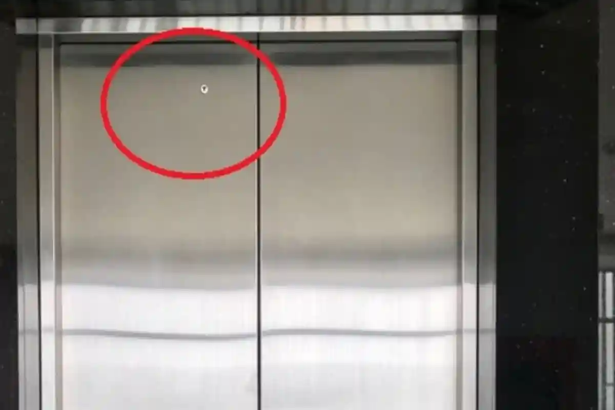 لفٹ کے دروازے پر یہ چھوٹا سا سوراخ کیوں ہوتا ہے؟ دلچسپ وجہ جانیے