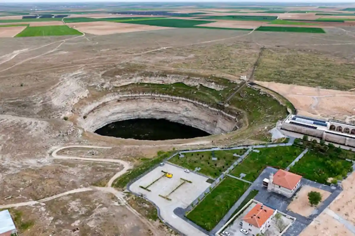 زمین دھنسنے کی وجہ