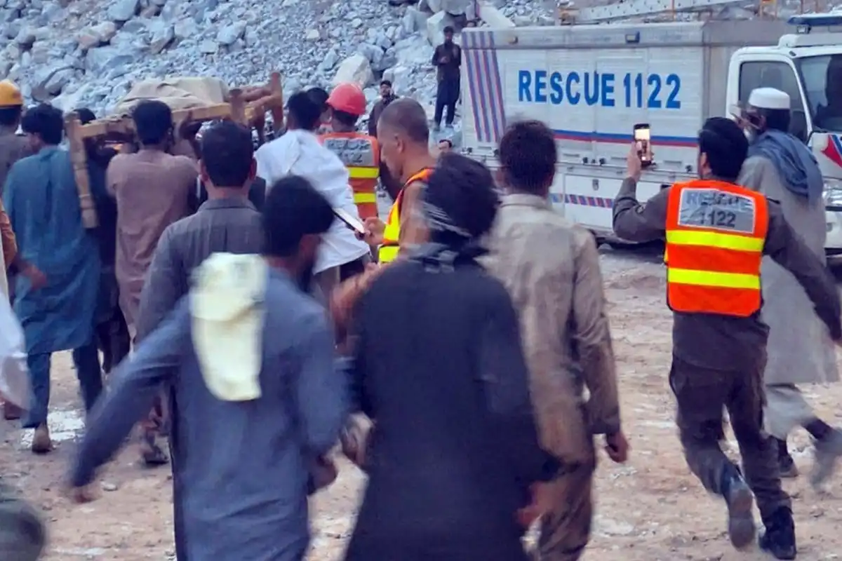 مردان: پہاڑی تودہ گرنے سے جاں بحق افراد کی تعداد 9 ہو گئی، امدادی آپریشن جاری