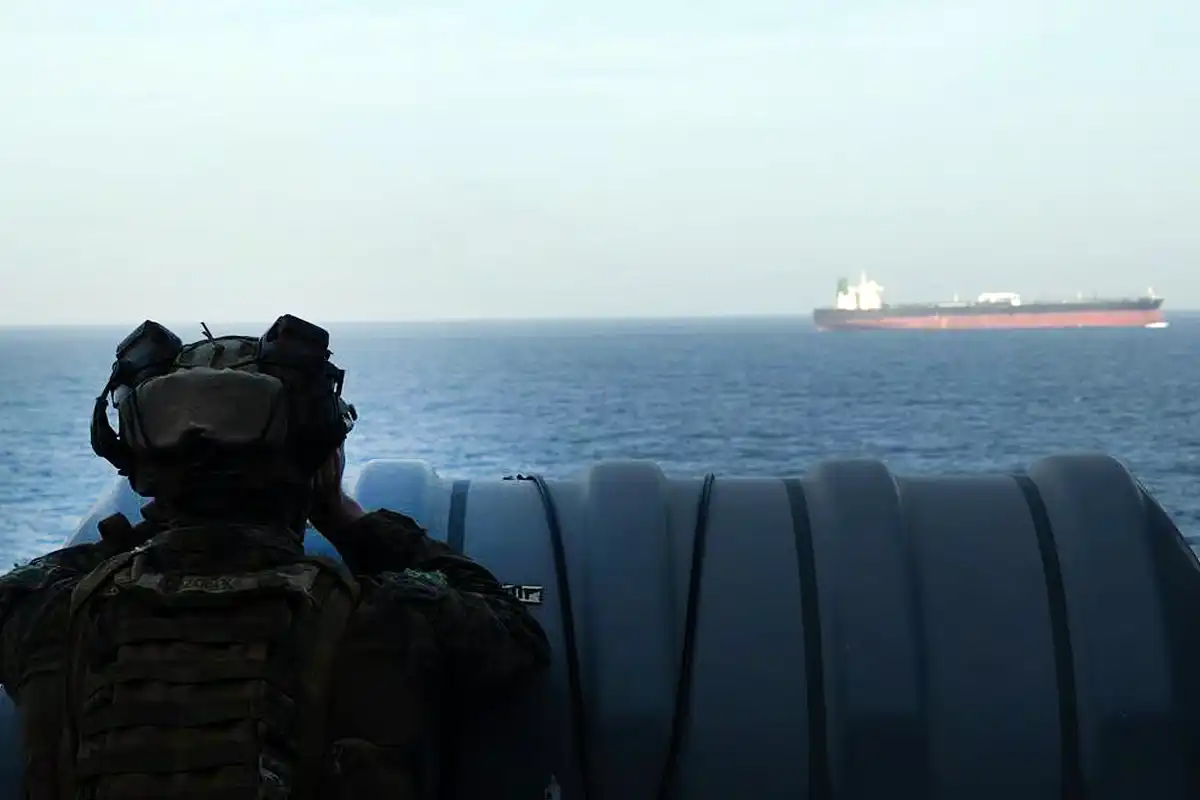 ایرانی بندرگاہوں کا مکمل محاصرہ، بارہ امریکی بحری جہاز اور سو طیارے تعینات