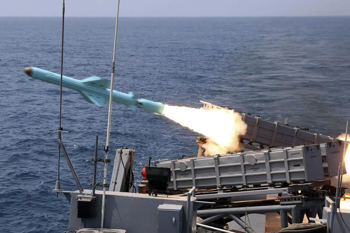 جارحیت ہوئی تو اسمارٹ ٹارگٹنگ ٹیکنالوجی کا استعمال کریں گے، جو امریکی بیڑوں کو راکھ بنا دے گی، ایرانی فورسز