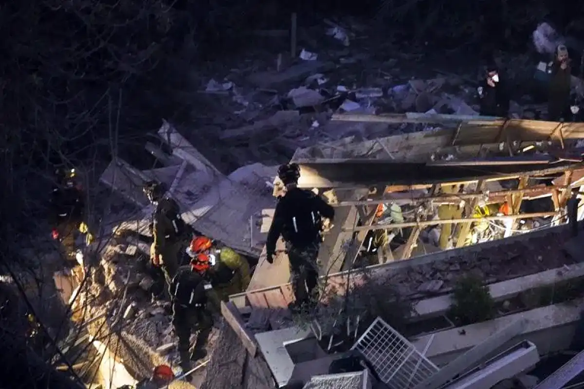 اسرائیلی شہر حیفا میں ایرانی میزائل حملہ، کئی عمارتیں کھنڈر، ملبے سے دو لاشیں برآمد