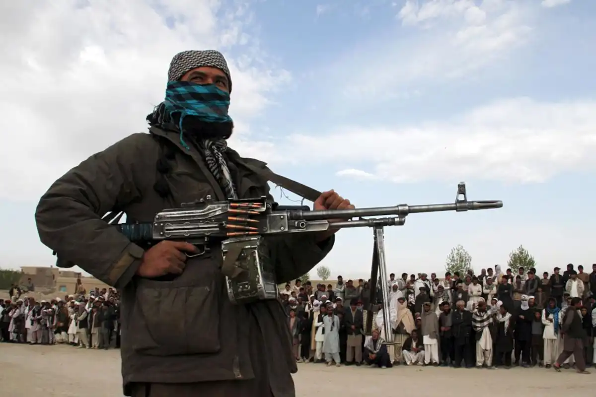 آپریشن غضب للحق: پاکستانی سیکیورٹی فورسز کی بھرپور کارروائی، افغان طالبان سرحدی چوکیاں چھوڑ کر فرار