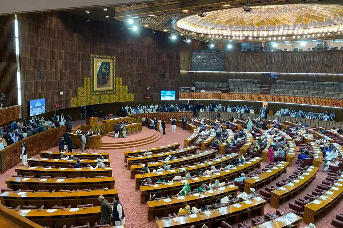 اپوزیشن کا پیٹرولیم مصنوعات کی قیمتوں میں اضافے پر پارلیمنٹ میں شدید احتجاج