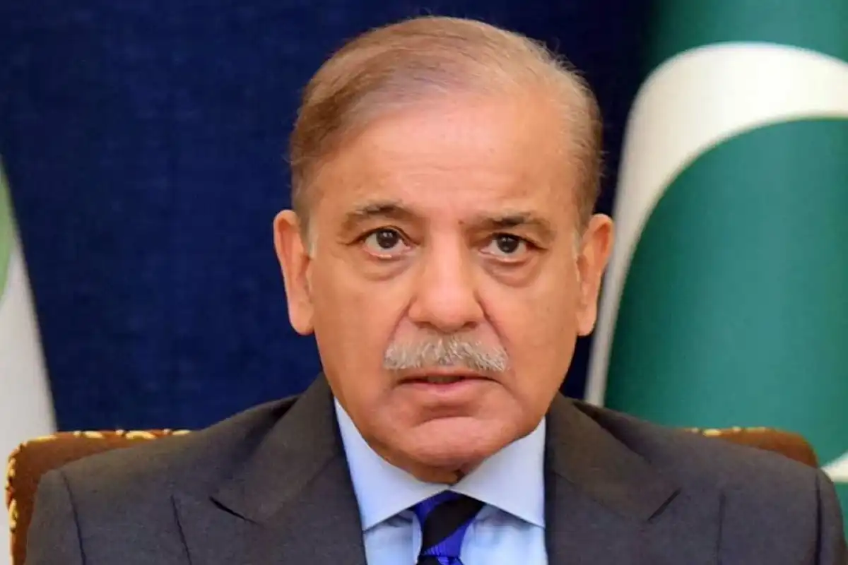 وزیراعظم کی اماراتی بندرگاہ پر میزائل ملبے کے واقعے پر اظہار تشویش