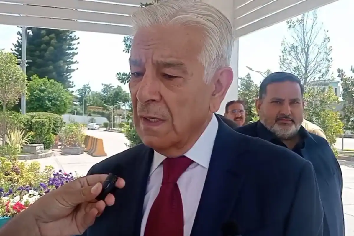 پی ٹی آئی خود بتائے وہ کتنے حصوں میں بٹ چکی ہے، خواجہ آصف