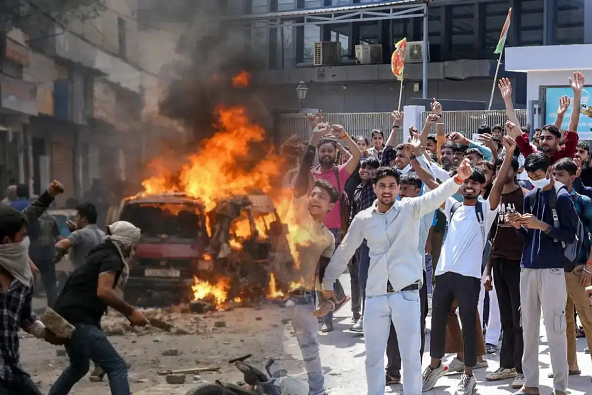 مودی سرکار کی معاشی پالیسیوں کے خلاف نوئیڈا میں ہزاروں مزدور سڑکوں پر نکل آئے