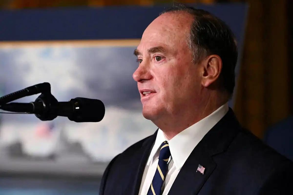 پینٹاگون میں اکھاڑ پچھاڑ کا سلسلہ تیز، امریکی بحریہ کے سیکریٹری عہدے سے فارغ