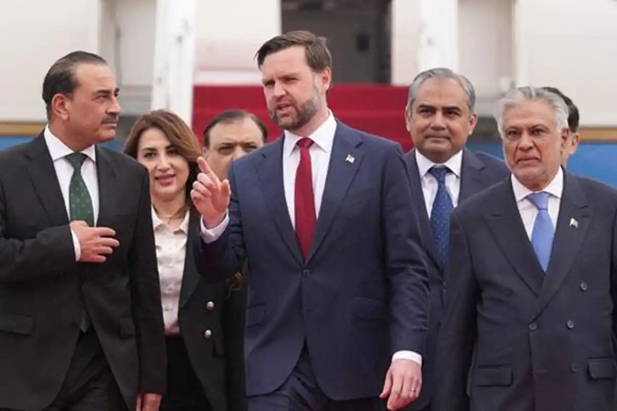 ایران کے بعد نائب صدر جے ڈی وینس کی قیادت میں امریکی وفد بھی مذاکرات کے لیے اسلام آباد پہنچ گیا
