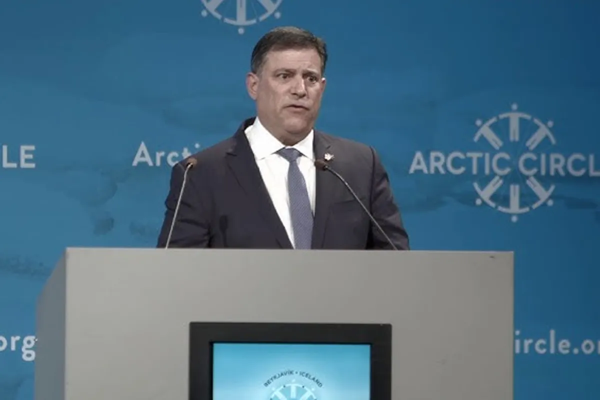 سابق امریکی سفارت کار نے پاکستان سے حسد میں مبتلا بھارتی اینکر کو لائیو شو میں کھری کھری سُنادی