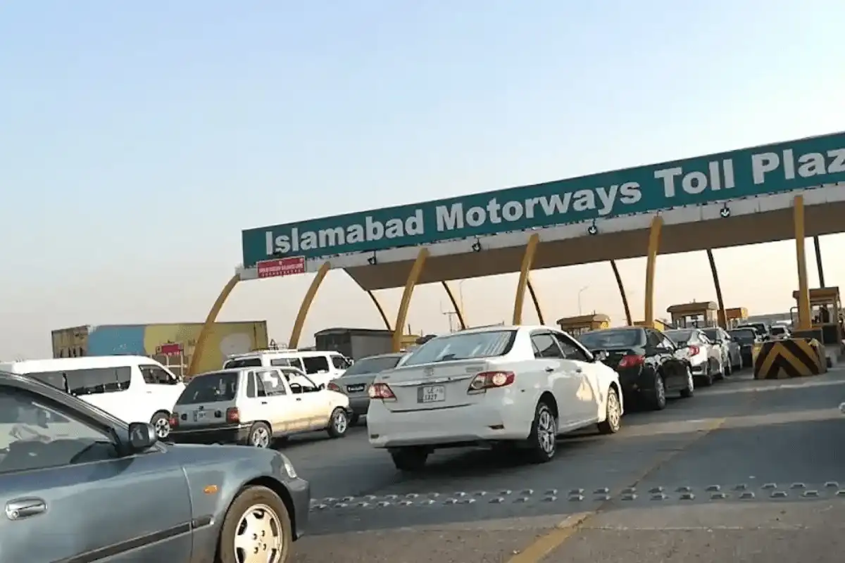 پیٹرول مہنگا ہونے پر حکومت کا ریلیف، ٹول ٹیکس اضافہ معطل