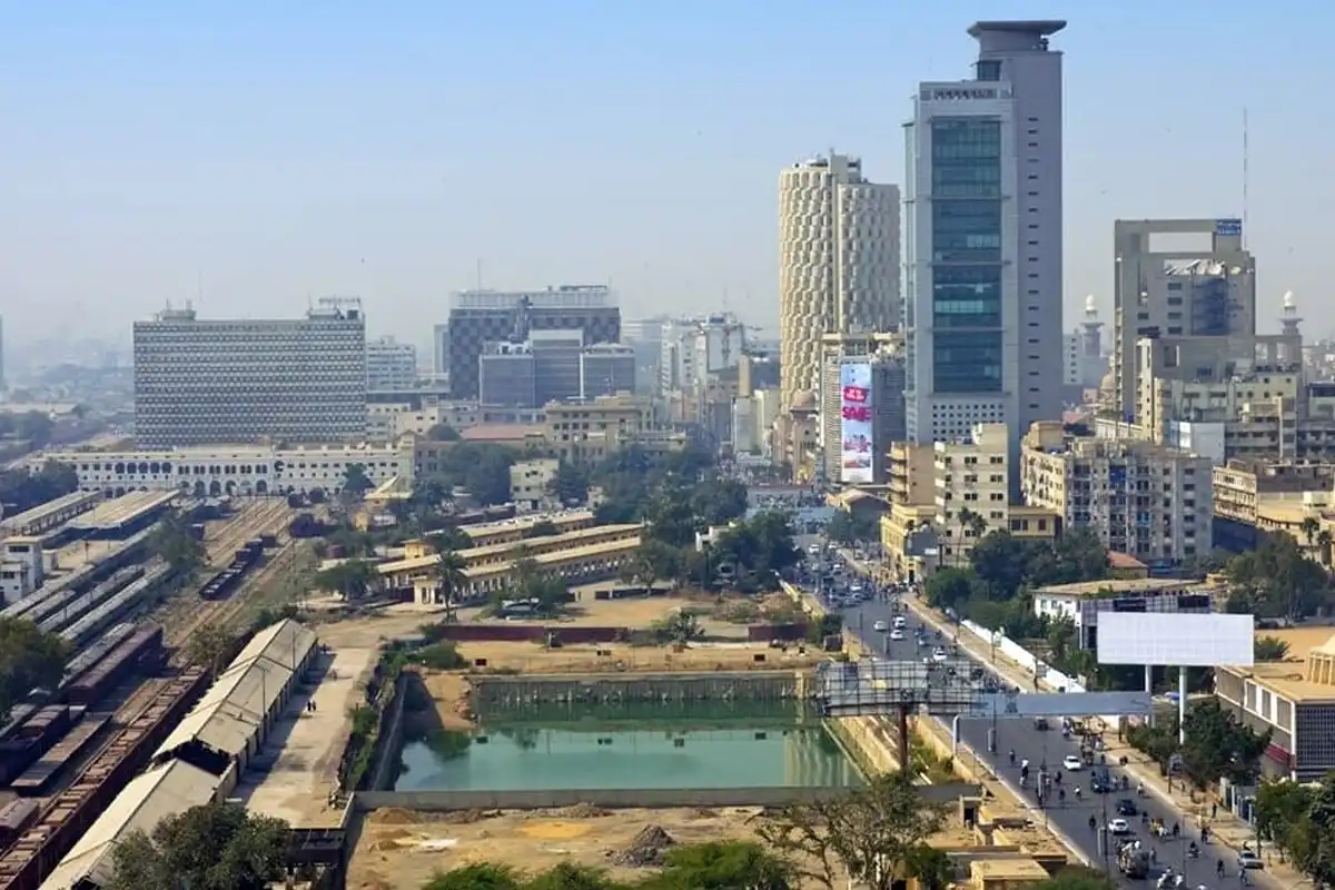 وفاقی آئینی عدالت نے کراچی میں رہائشی پلاٹوں کی کمرشل تبدیلی پر پابندی ختم کردی
