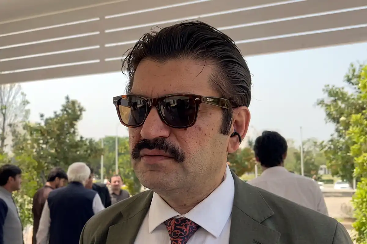 یو اے ای سے پاکستانیوں کی جبری بے دخلی، شیر افضل مروت نے معاملہ ایوان میں اٹھا دیا
