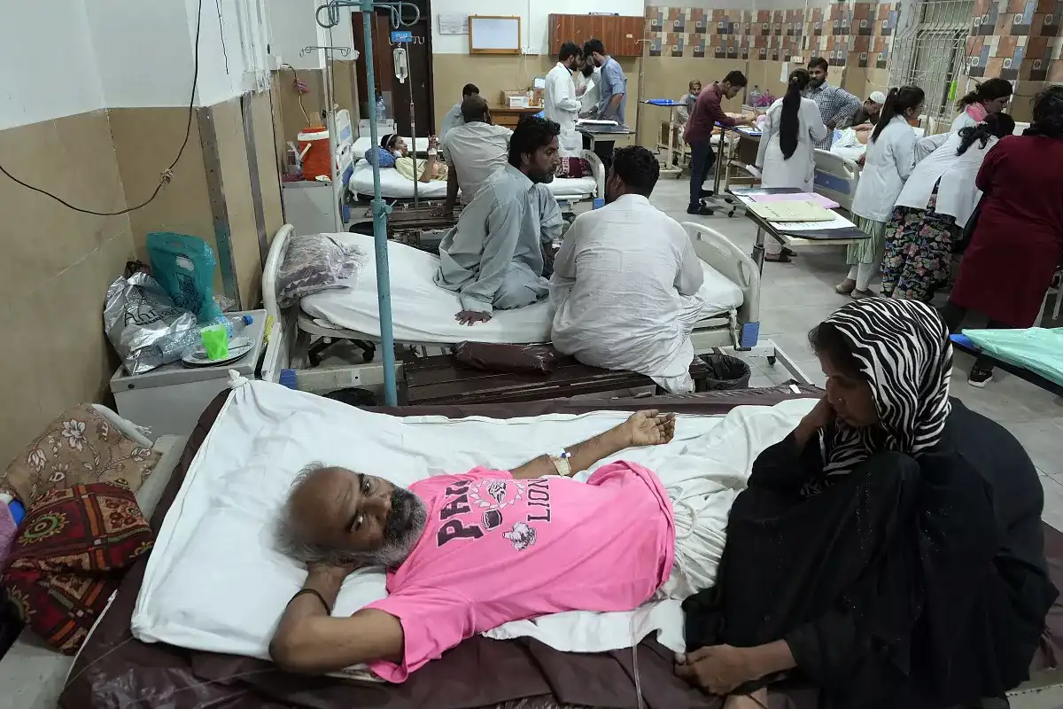 کراچی میں گرمی کا قہر، اسپتالوں میں سانس کے مریضوں میں 20 فیصد اضافہ