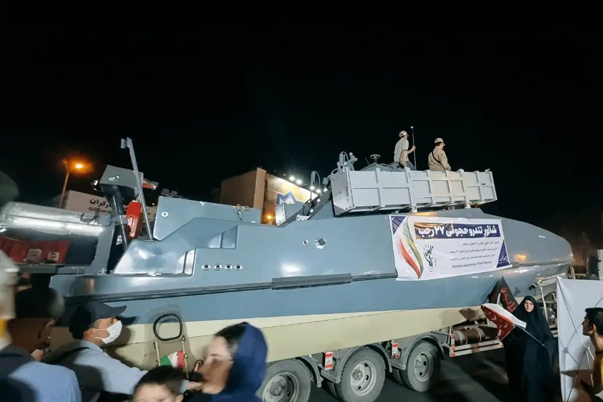 ایران نے کروز میزائلوں سے لیس نئی تیز رفتار جنگی کشتی متعارف کروا دی