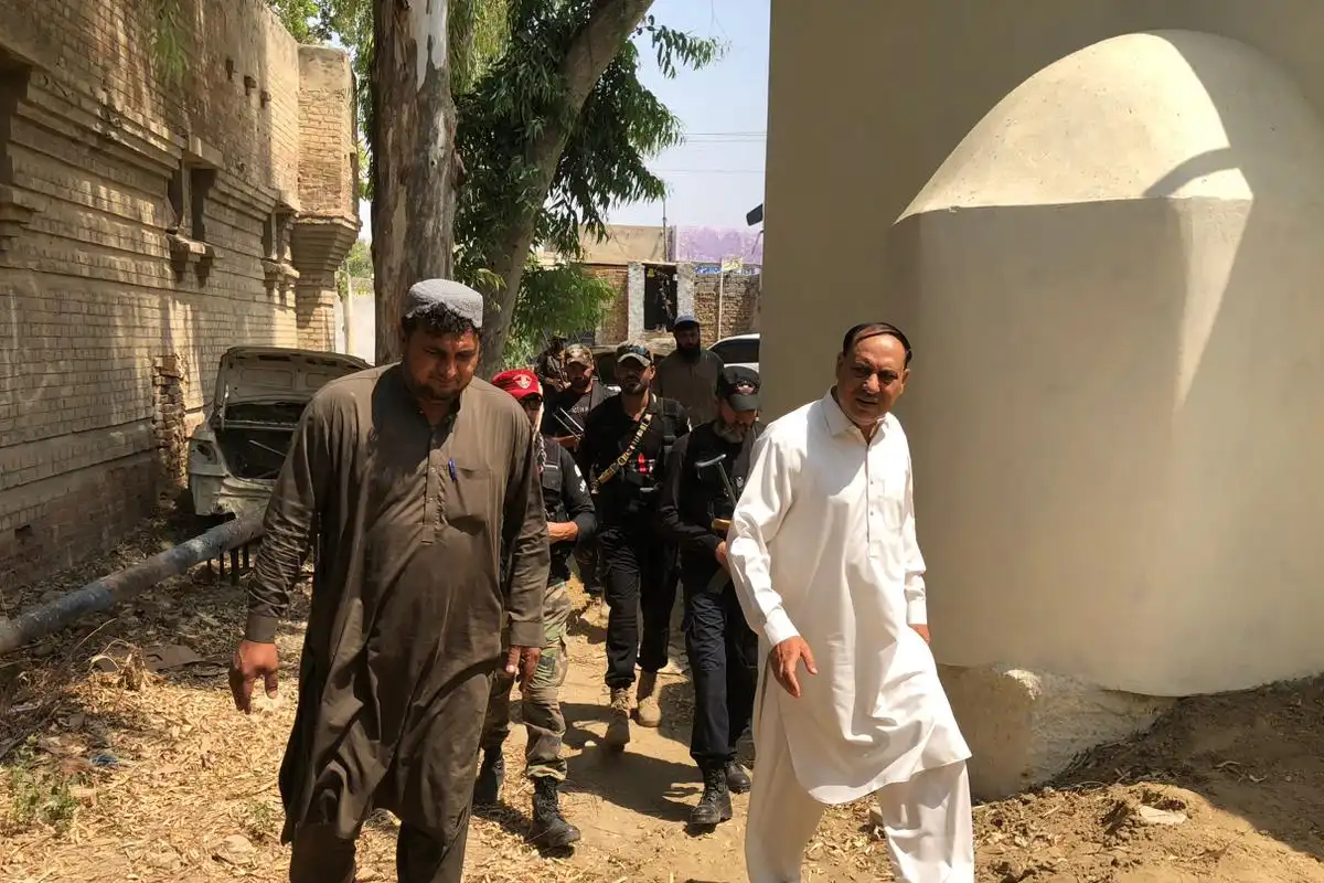 لکی مروت میں پولیس موبائل پر دہشت گردوں کا حملہ، جوابی کارروائی میں حملہ آور فرار