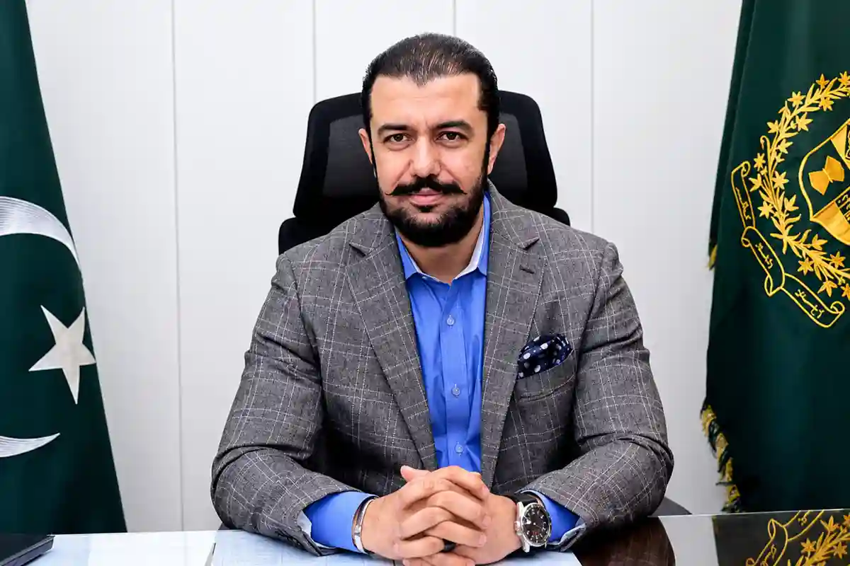 پیٹرول کی قیمت میں مزید کمی؟ مشیر خزانہ نے ایک اور بڑی خوشخبری سنادی