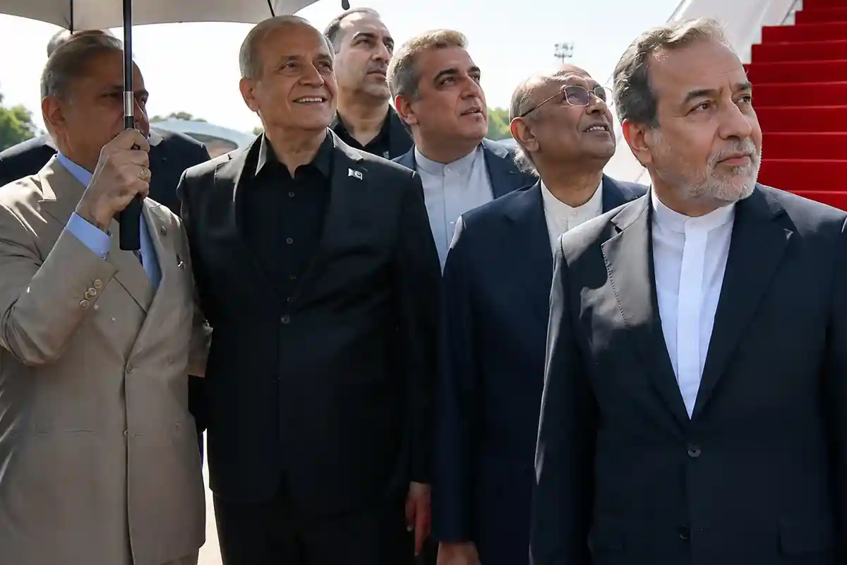 ایرانی صدرمسعود پزشکیان ایک روزہ دورے پر پاکستان پہنچ گئے
