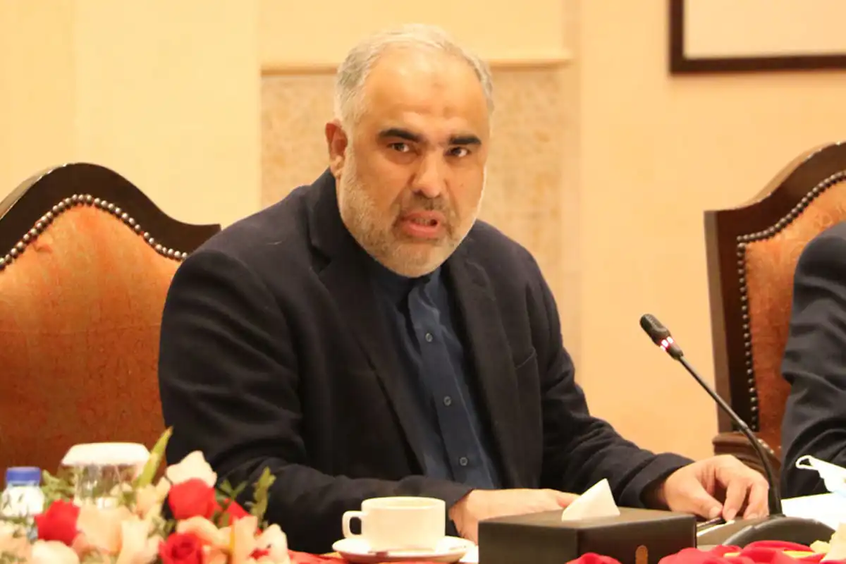پی ٹی آئی خیبر پختونخوا میں اختلافات ختم کرانے کیلئے اسد قیصر کی سربراہی میں 6 رکنی کمیٹی قائم